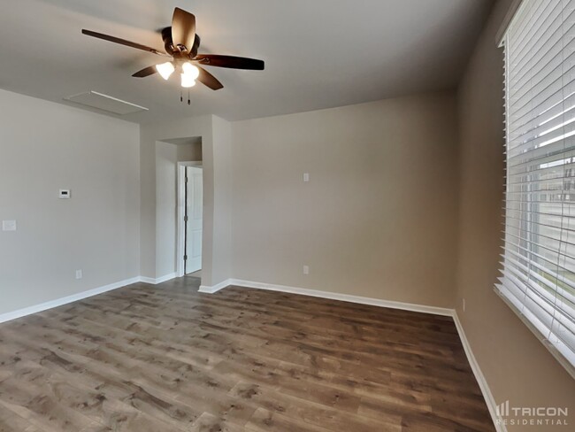 Building Photo - 4074 Beach Wy