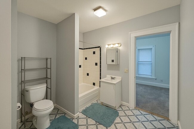 Building Photo - 413 Highland Ave