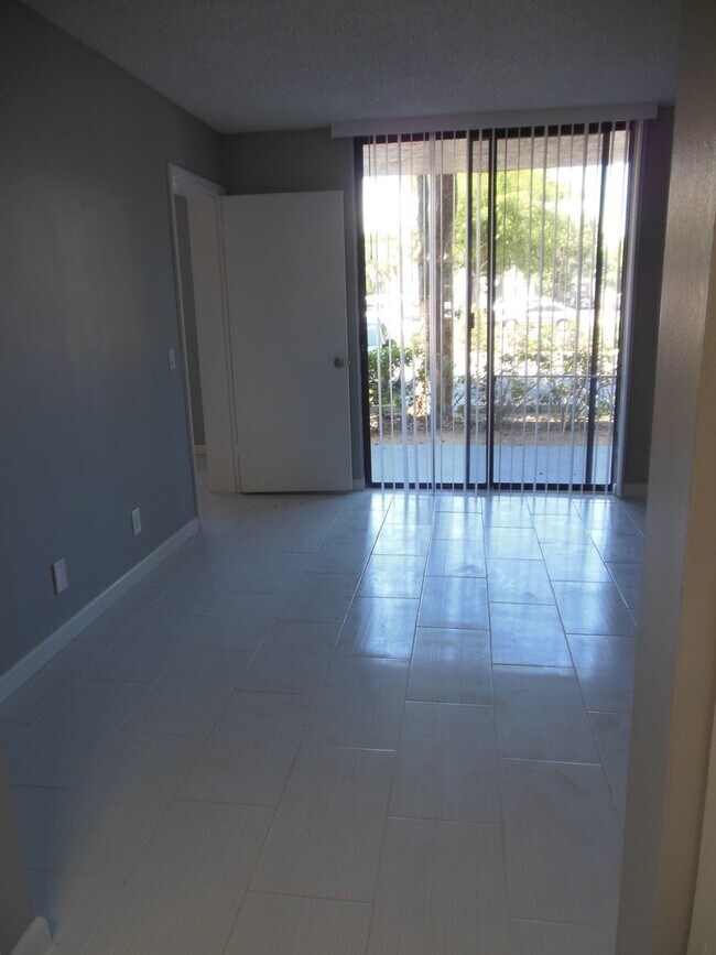 Building Photo - ONE BEDROOM ONE BATHROOM!  WATERFRONT COMM...