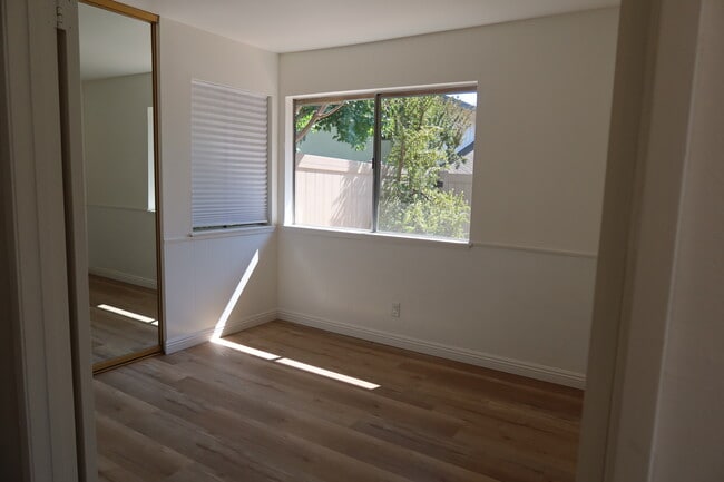 Building Photo - 1720 Orinda Ct
