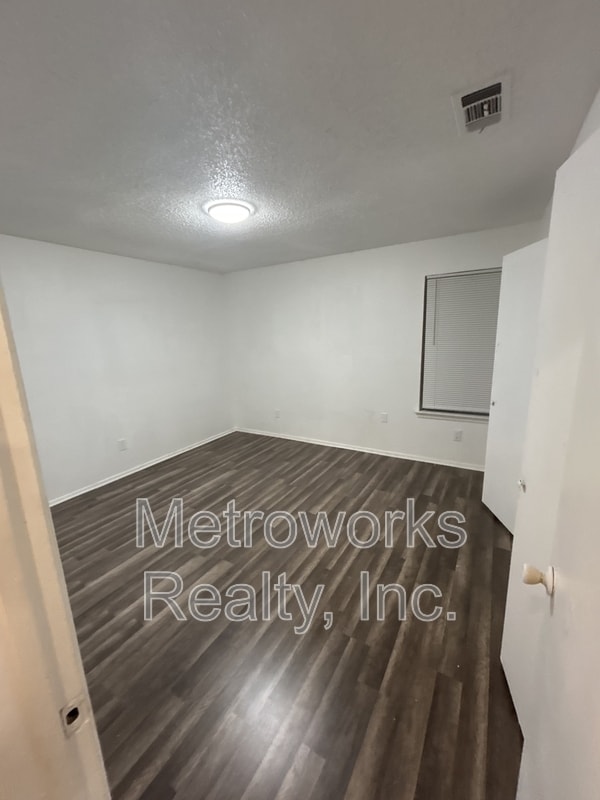 Building Photo - 111 Pine Meadow Dr