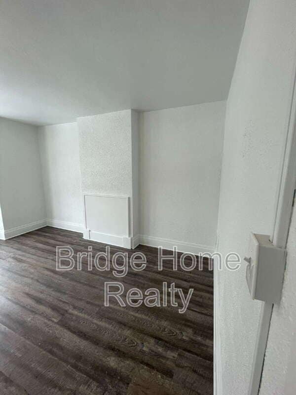 Building Photo - 136 S Spring Ave