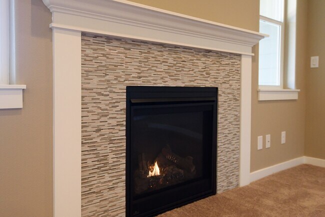 Building Photo - New 4 Bedroom Home in Post Falls with 3 Car Garage!