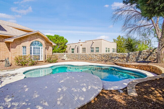 Building Photo - 918 Bellacumbre Dr