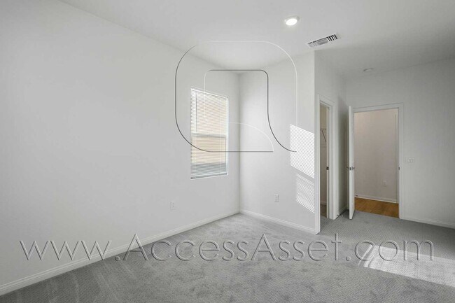 Building Photo - 4812 Sicily Dr