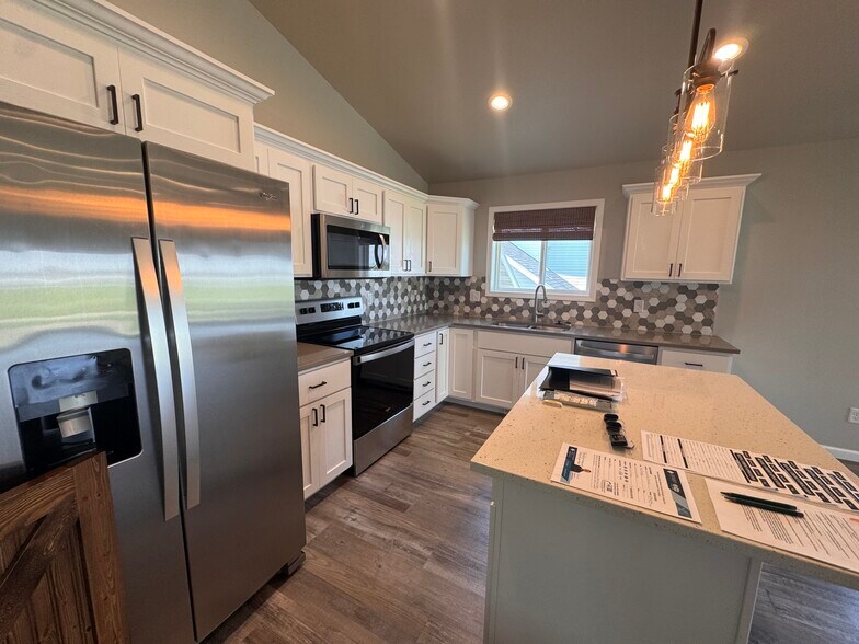Building Photo - 2311 Eagle Valley Dr S
