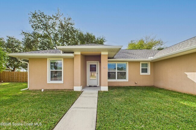 Building Photo - 1936 Gloria Cir