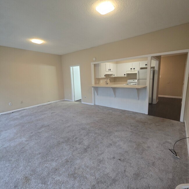 Building Photo - 360 Aquarius Dr