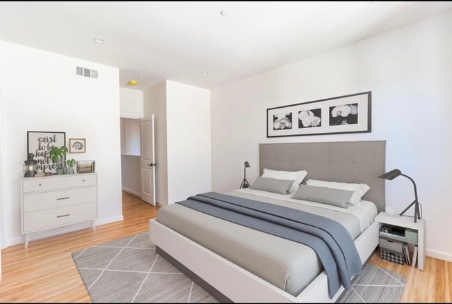 Building Photo - 4BR 3Ba Modern Townhome in Prime NOHO