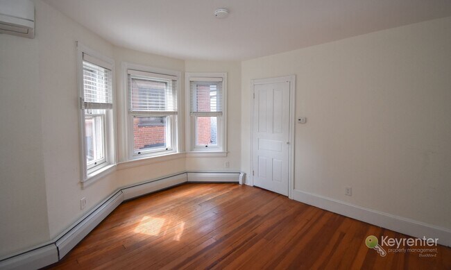 Building Photo - 2 Bedroom, 1.5 Bath Twin in Doylestown