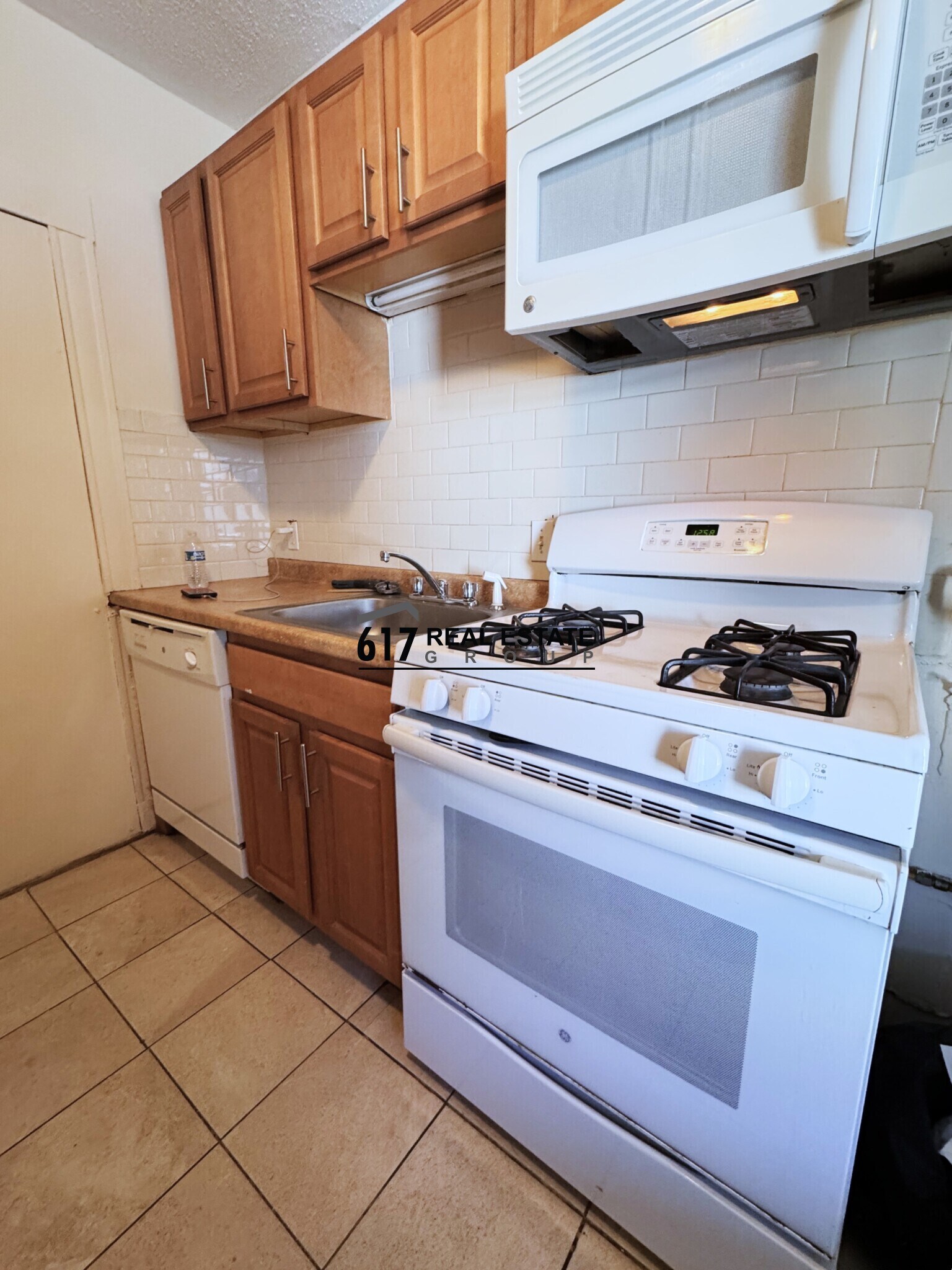 Building Photo - 15 Barrows St