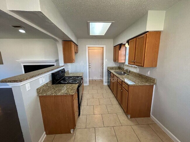 Building Photo - 2939 Longmeade Dr