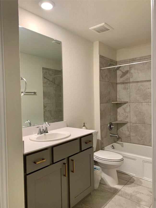 Building Photo - 711 Embercove Dr