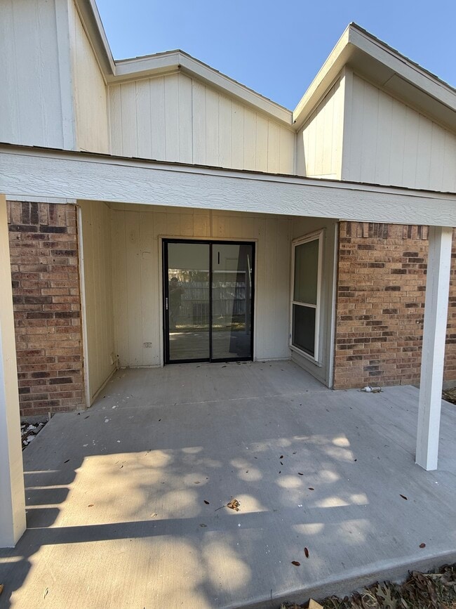 Building Photo - 125 London Ln