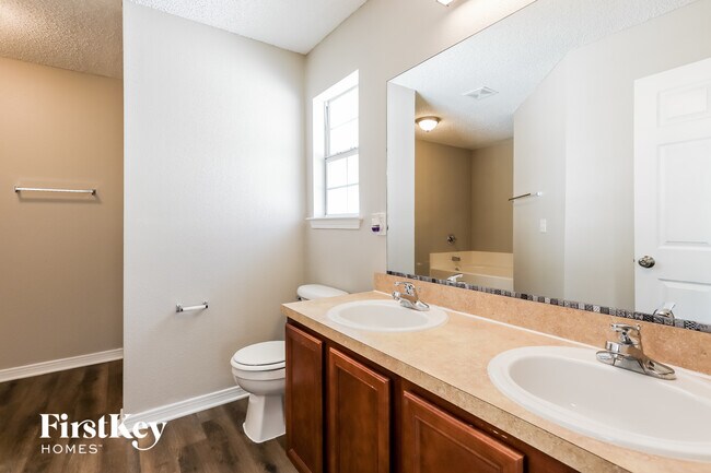 Building Photo - 2632 Creekfront Dr