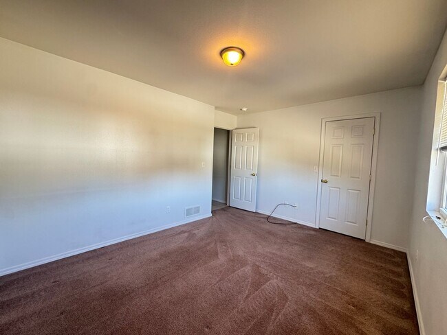 Building Photo - 24430 Sounder Ln