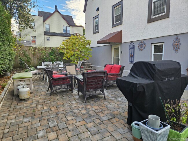 Building Photo - 156 Beechwood Ave