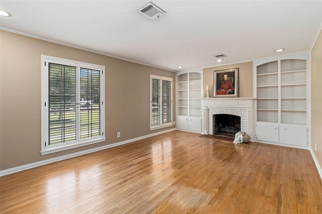 Building Photo - 730 N Sarah Jo St