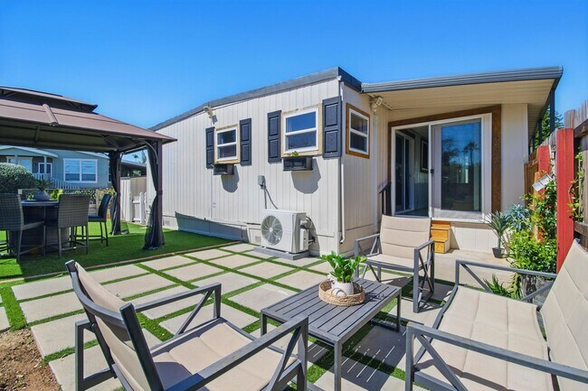 Building Photo - Highly Desirable Double Wide 55+ Home in Rancho Escondido!