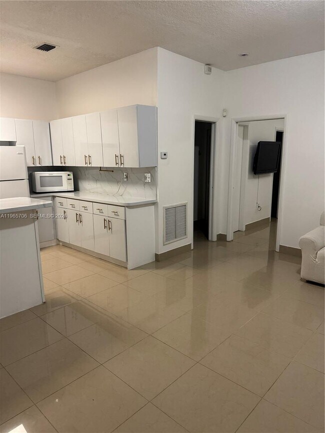 Building Photo - 16200 SW 97th Ave