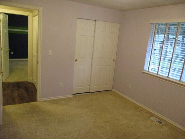 Building Photo - 3 Bedroom + Bonus, 2.5 Bathroom Gig Harbor...