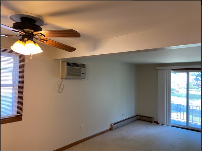 Building Photo - 425 St Lawrence Ave