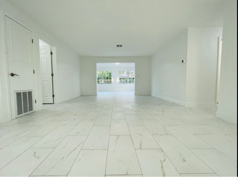 Building Photo - 1015 Galsworthy Ave