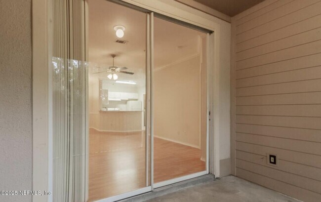 Building Photo - 13810 Sutton Park Dr N