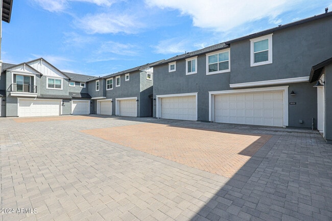 Building Photo - 11300 N Casa Dega Dr