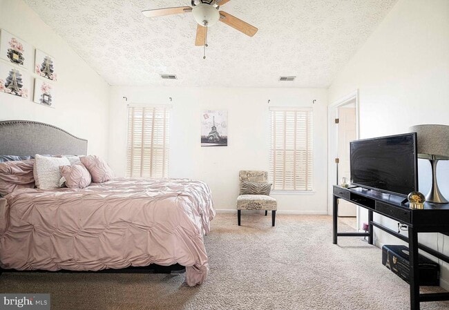 Building Photo - 9736 Morningview Cir