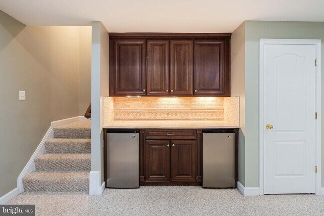 Building Photo - 7517 Lindberg Dr