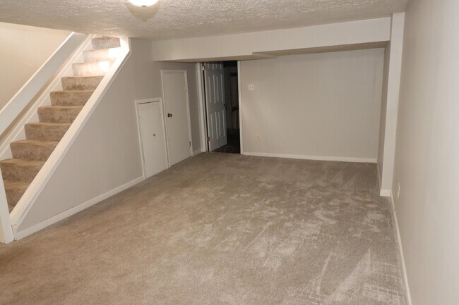 Building Photo - 8176 Rochester Way