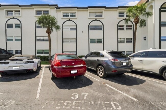 Building Photo - 2525 W Bay Dr