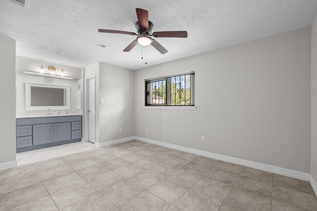 Building Photo - 6639 Indian Falls Dr