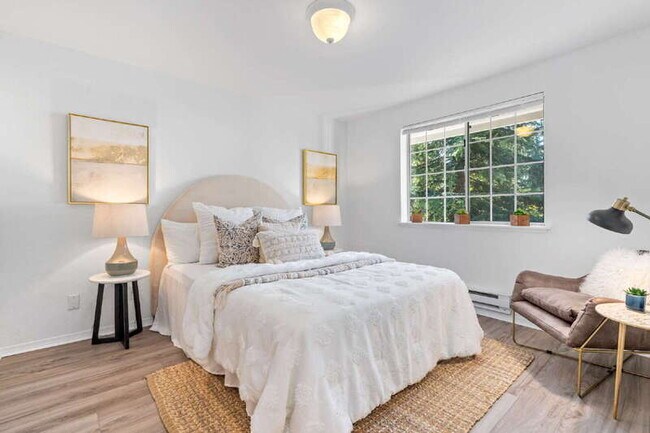 Building Photo - 19230 Forest Park Dr NE