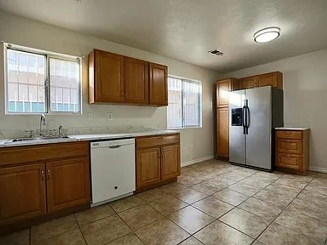 Building Photo - Charming 3-Bedroom Home in a Peaceful, Con...