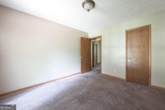 Building Photo - 310 Summerwood Ln