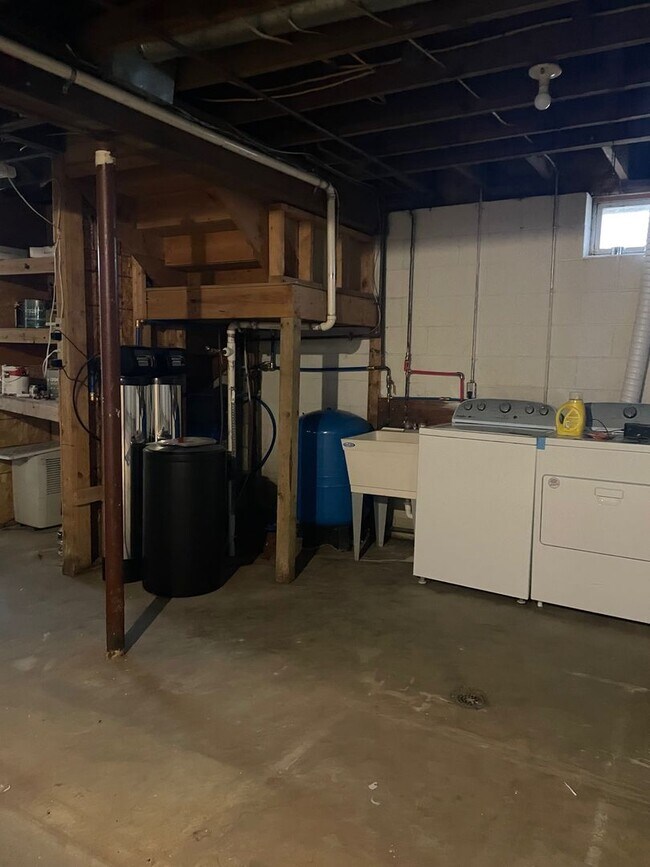 Building Photo - Four Bedroom Farmhouse on Three Acres