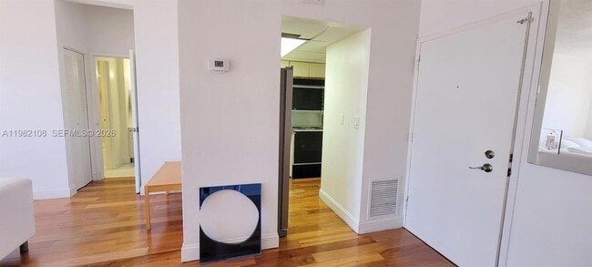 Building Photo - 800 West Ave