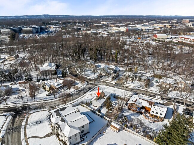 Building Photo - 446 Roedel Plz