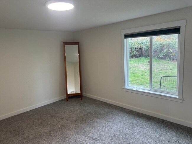 Building Photo - Jasmines Q