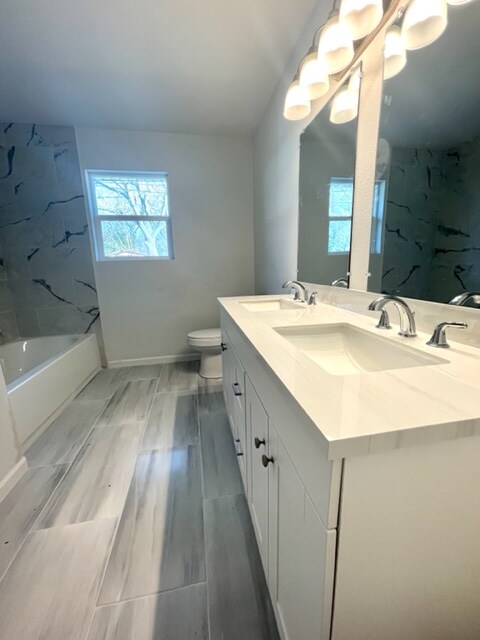 Building Photo - 913 Susan St