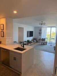 Building Photo - 2000 NE 135th St