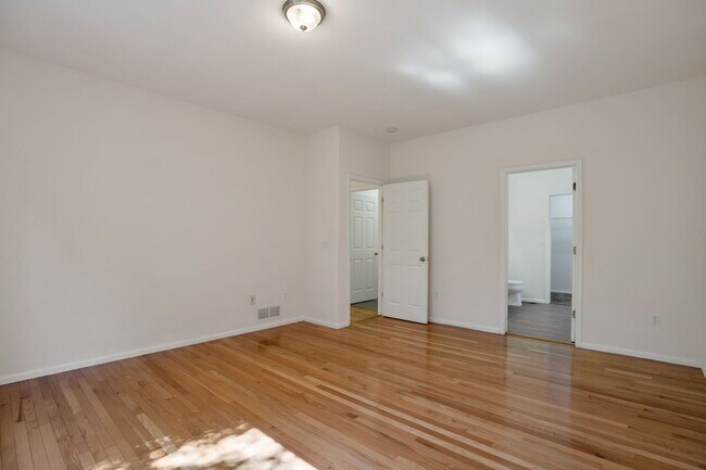 Building Photo - 13647 Plaster Cir