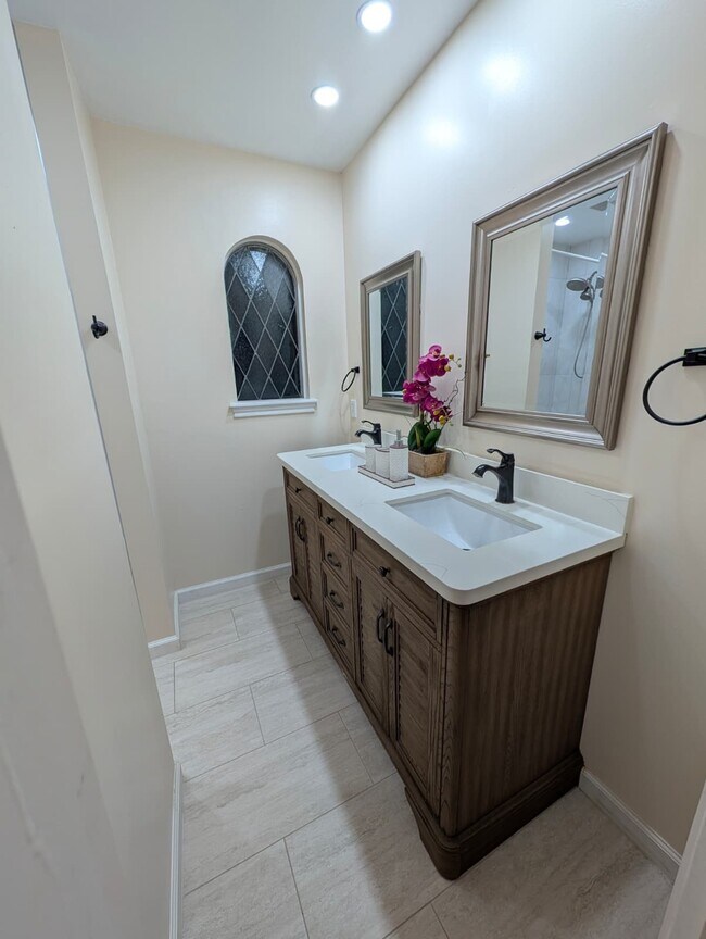 Building Photo - 11807 Highgrove Dr