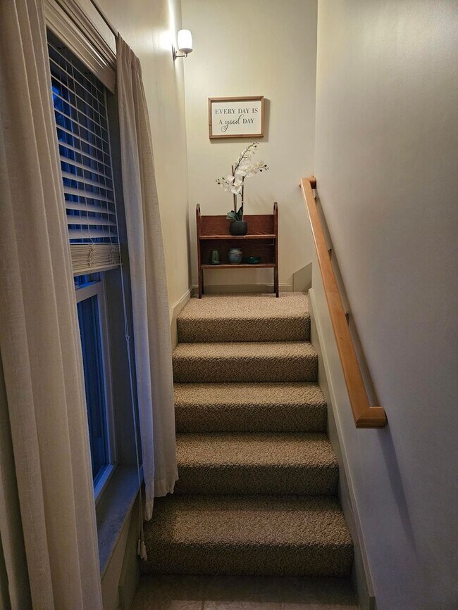 Building Photo - $2,650 2BD/1.5BA South Portland Near I-295
