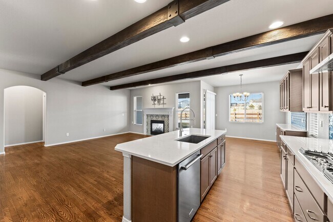 Building Photo - Beautifully Updated 4-Bedroom Home with Op...