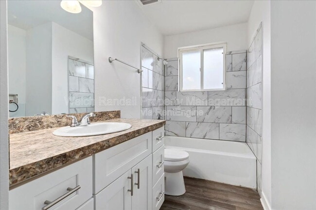 Building Photo - 3757 W Clermont Dr