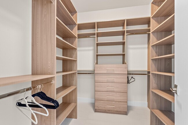 Building Photo - 3100 N Ocean Dr