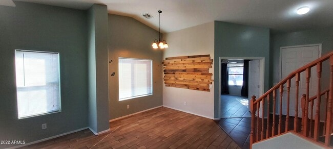 Building Photo - 518 W Black Hawk Pl